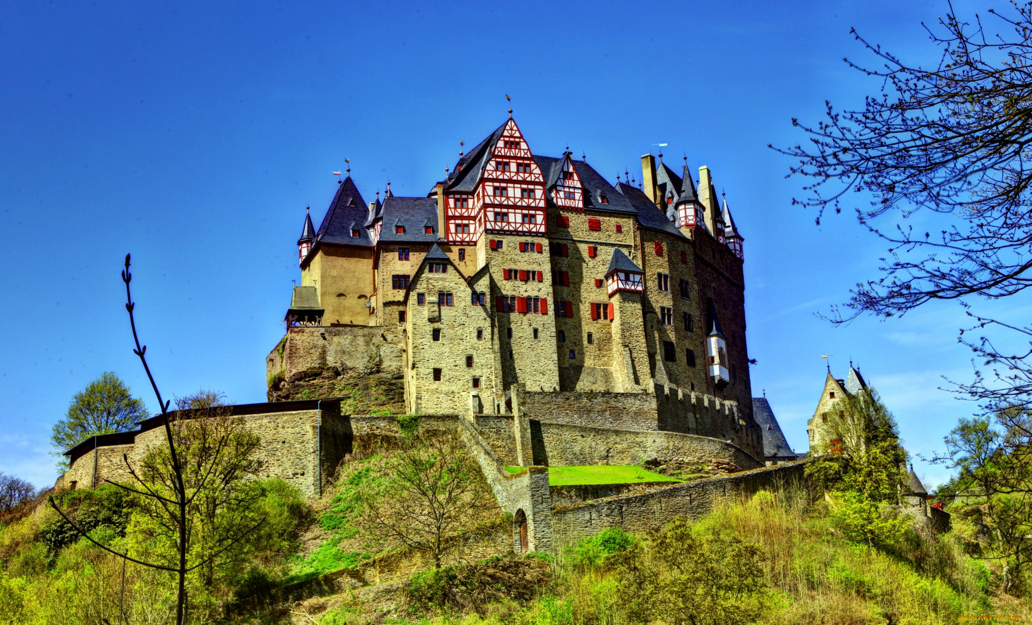 Замок Германии 12-15 века